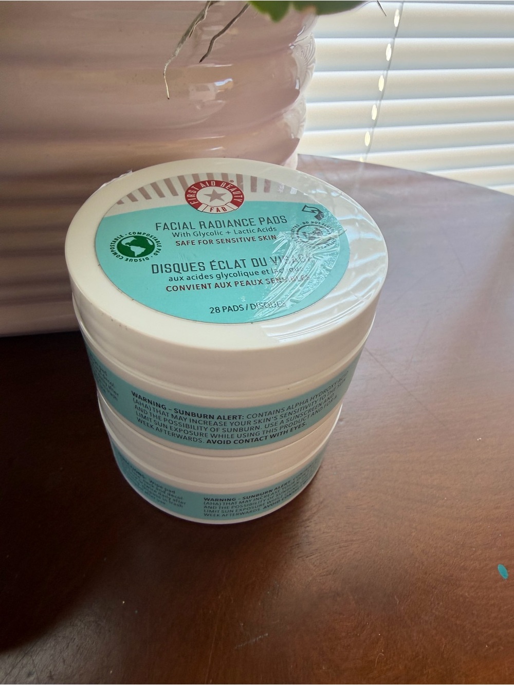 First Aid Beauty Facial Radiance Pads - Aqua White